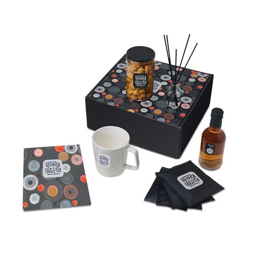 Подарочный набор Re:y. Treat с кружкой, сиропом и попкорном